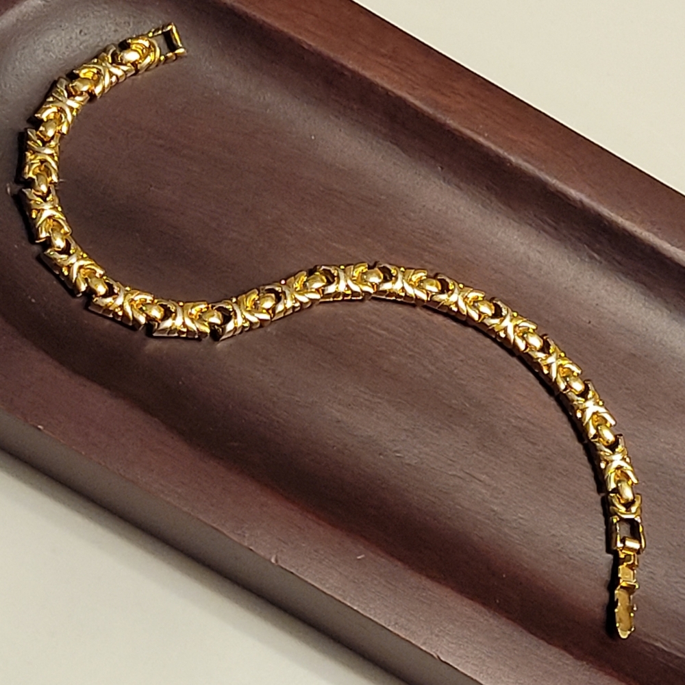 NAPIER Vintage Gold-tone Linked Bracelet w/ Clasp Closure